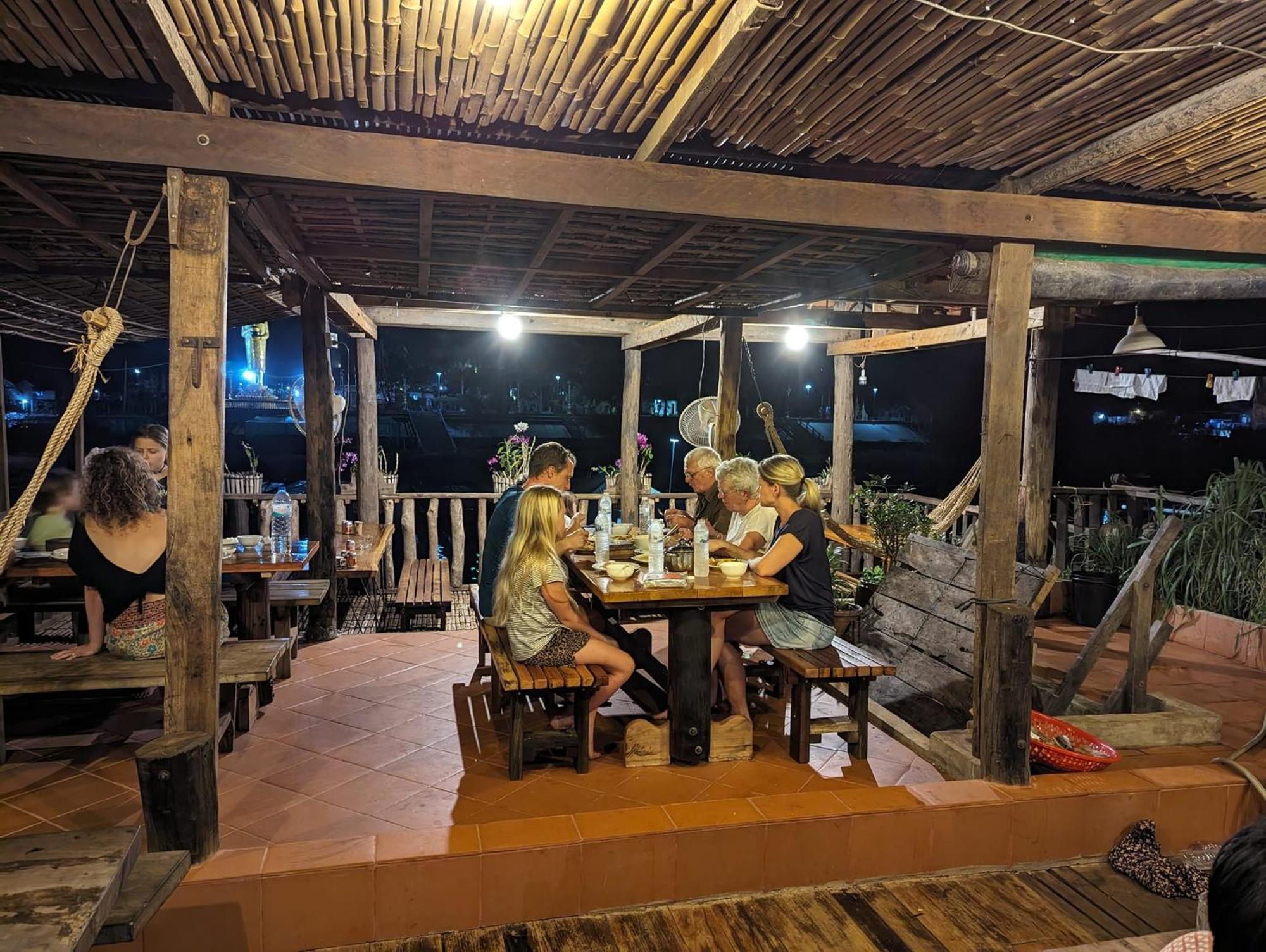 St 63 Home Stay & Tour Kampong Khleang Экстерьер фото